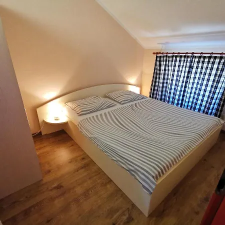 Rouge With Private Parking, Ac, Wifi Apartamento Crikvenica