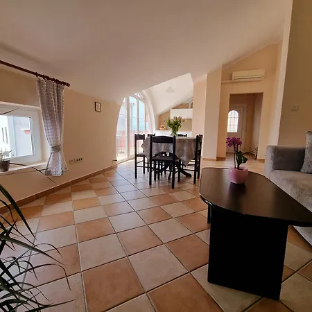 Rouge With Private Parking, Ac, Wifi * Crikvenica