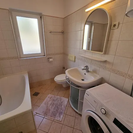 Rouge With Private Parking, Ac, Wifi Apartamento Crikvenica