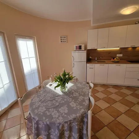 Rouge With Private Parking, Ac, Wifi *