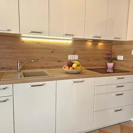 Rouge With Private Parking, Ac, Wifi