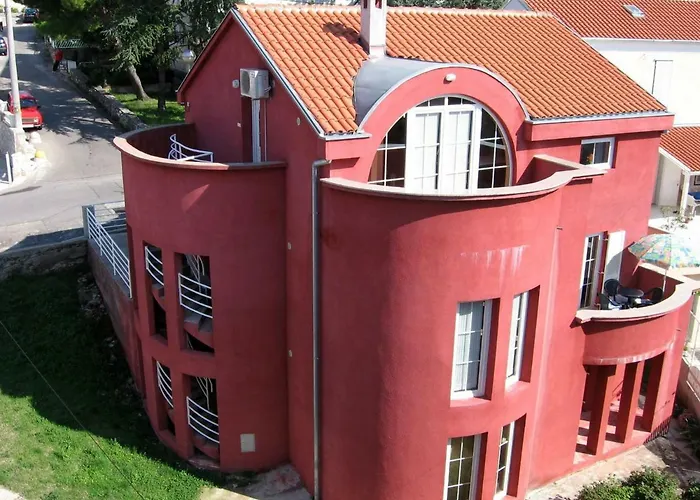 Rouge With Private Parking, Ac, Wifi Apartmán