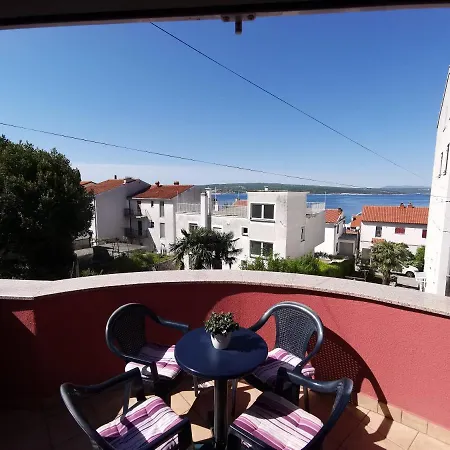 Appartement Rouge With Private Parking, Ac, Wifi