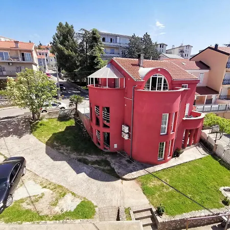 Rouge With Private Parking, Ac, Wifi