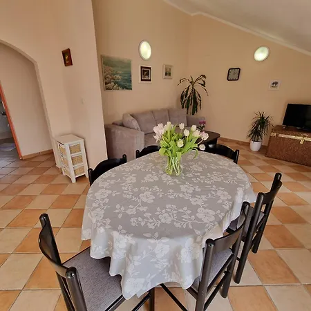 Apartman Rouge With Private Parking, Ac, Wifi Crikvenica
