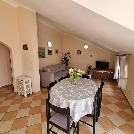 Rouge With Private Parking, Ac, Wifi Crikvenica