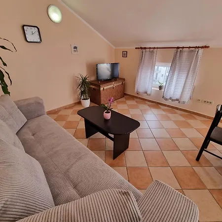 Rouge Apartment *