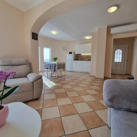 Rouge With Private Parking, Ac, Wifi Appartamento Crikvenica