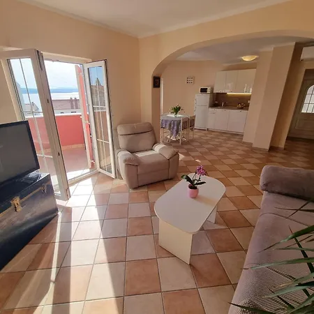 Rouge With Private Parking, Ac, Wifi Appartamento Crikvenica
