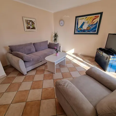 Rouge With Private Parking, Ac, Wifi Appartamento Crikvenica