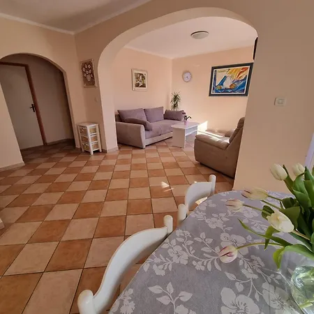 Rouge With Private Parking, Ac, Wifi Appartamento