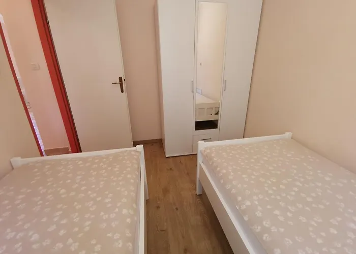 Rouge With Private Parking, Ac, Wifi