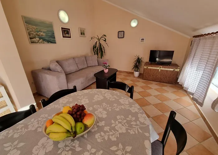 Apartman Rouge With Private Parking, Ac, Wifi Crikvenica
