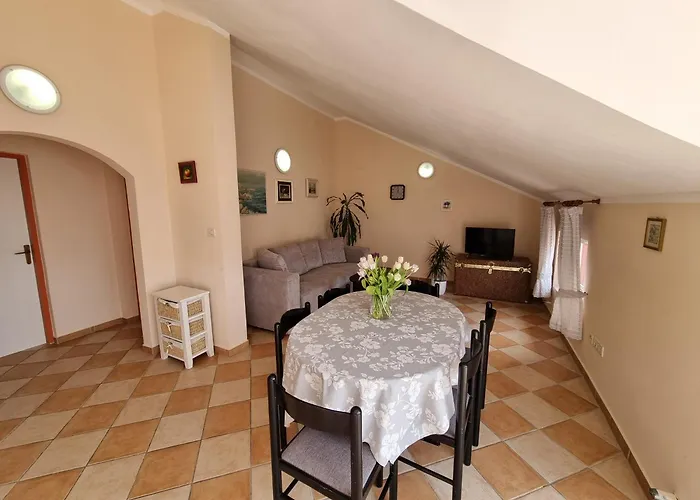 Rouge With Private Parking, Ac, Wifi Crikvenica