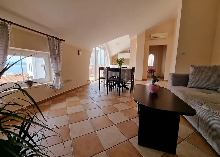 Rouge With Private Parking, Ac, Wifi * Crikvenica