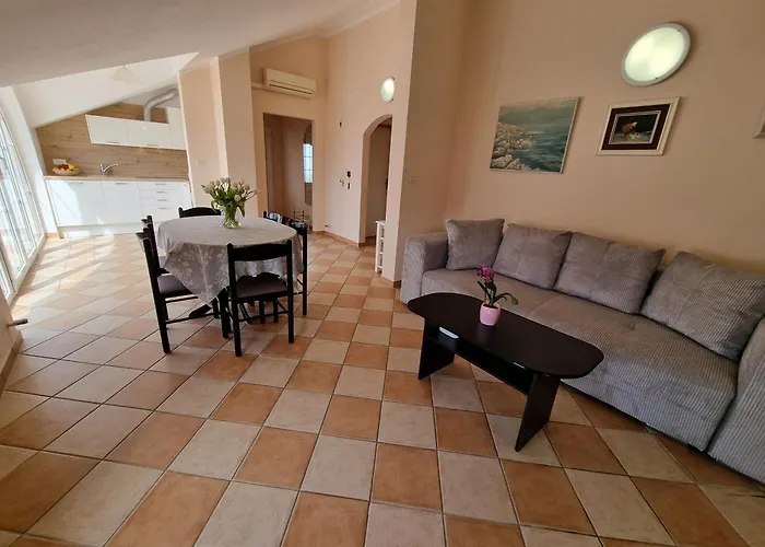 Rouge With Private Parking, Ac, Wifi Apartman