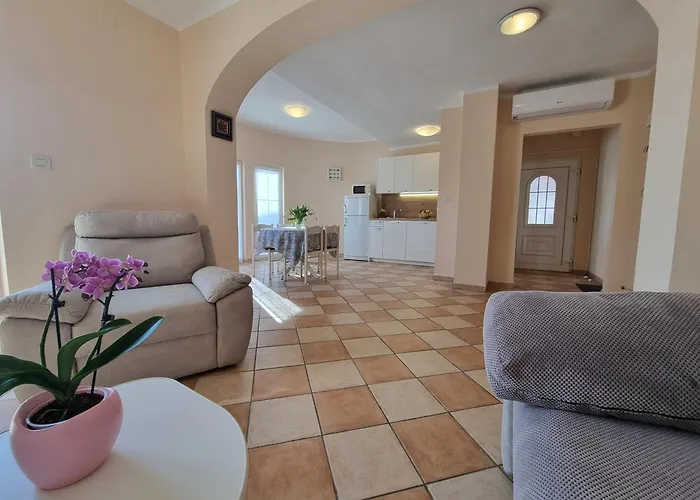 Rouge With Private Parking, Ac, Wifi Apartman Crikvenica