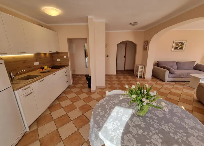 Apartman Rouge With Private Parking, Ac, Wifi