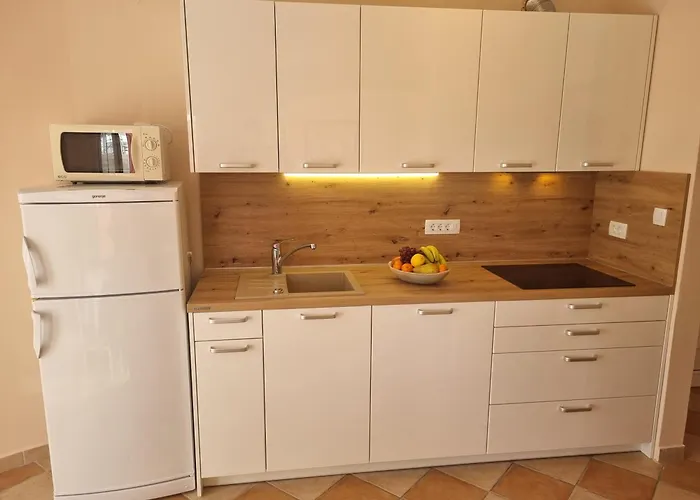 Apartman Rouge With Private Parking, Ac, Wifi Crikvenica