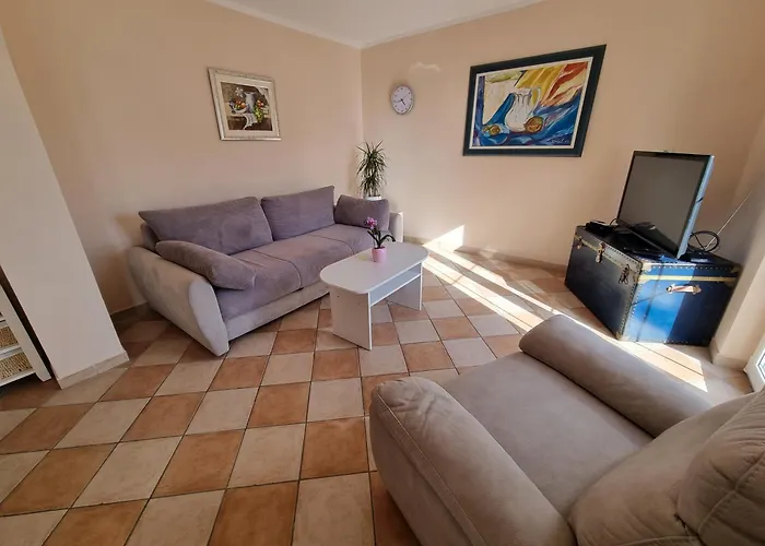 Rouge With Private Parking, Ac, Wifi Apartman Crikvenica