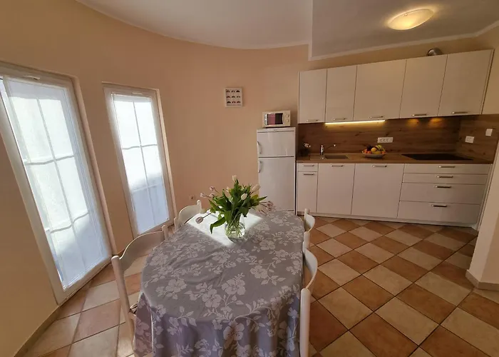 Rouge With Private Parking, Ac, Wifi *