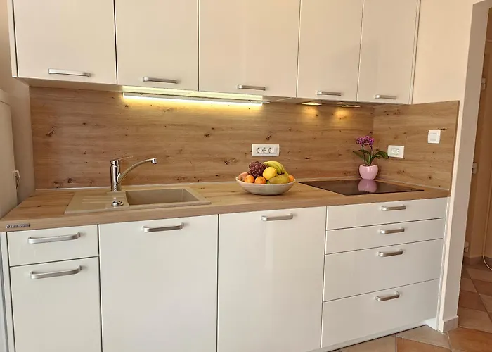 Rouge With Private Parking, Ac, Wifi